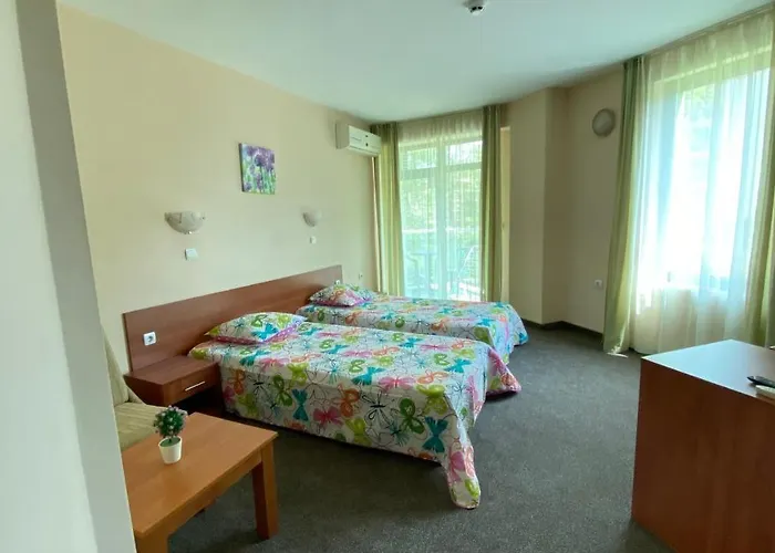 L&b- Free Parking Отель