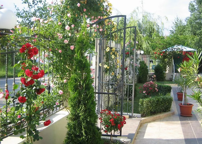 Отель L&b- Free Parking 3*