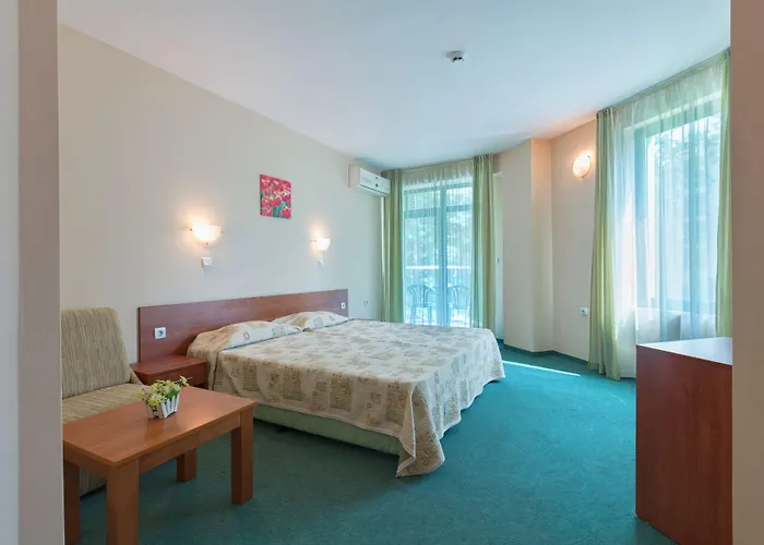 L&b- Free Parking Отель