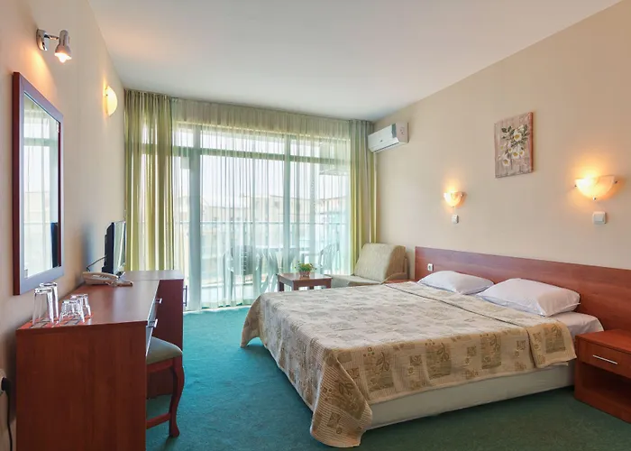 Отель L&b- Free Parking 3*