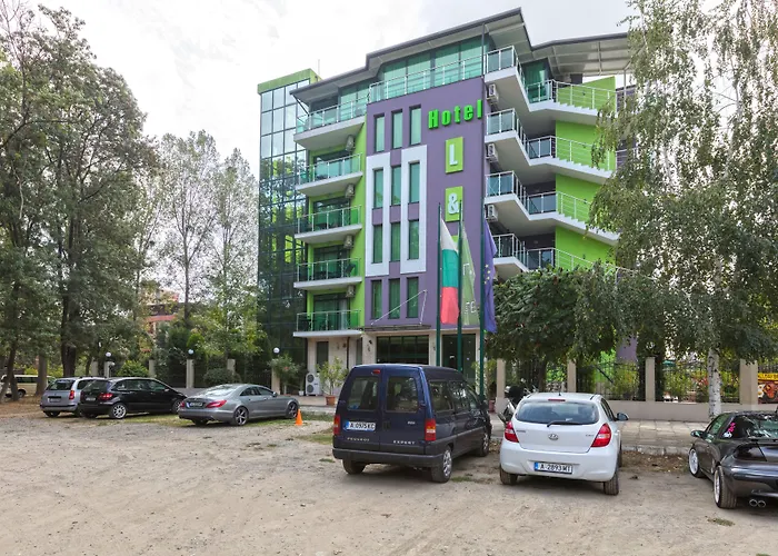 Отель L&b- Free Parking 3*