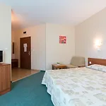 L&b- Free Parking 3*