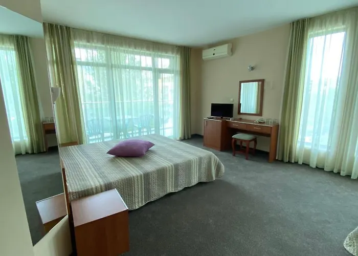 L&b- Free Parking Хотел 3*