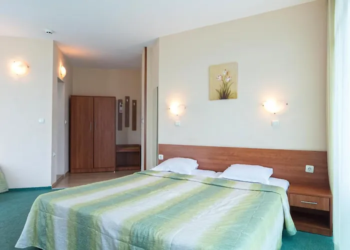 L&b- Free Parking Хотел